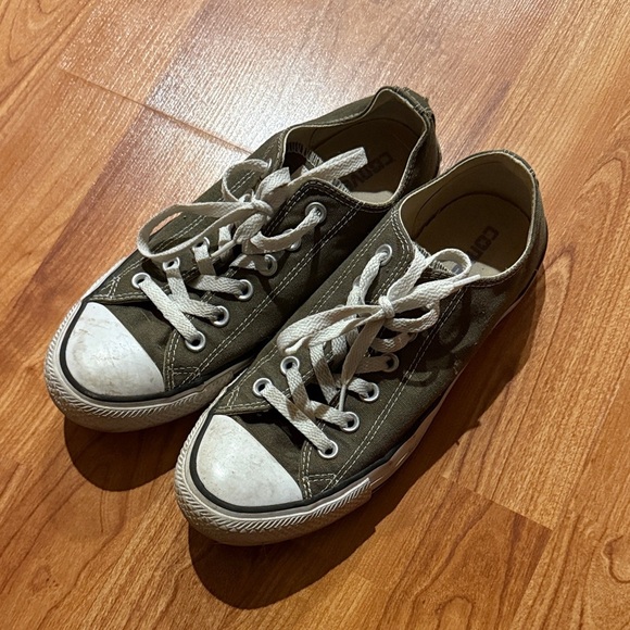 Converse Classic Green Canvas Sneakers Well Worn Loved Used Size 8 Size 6 Womens - Picture 1 of 6